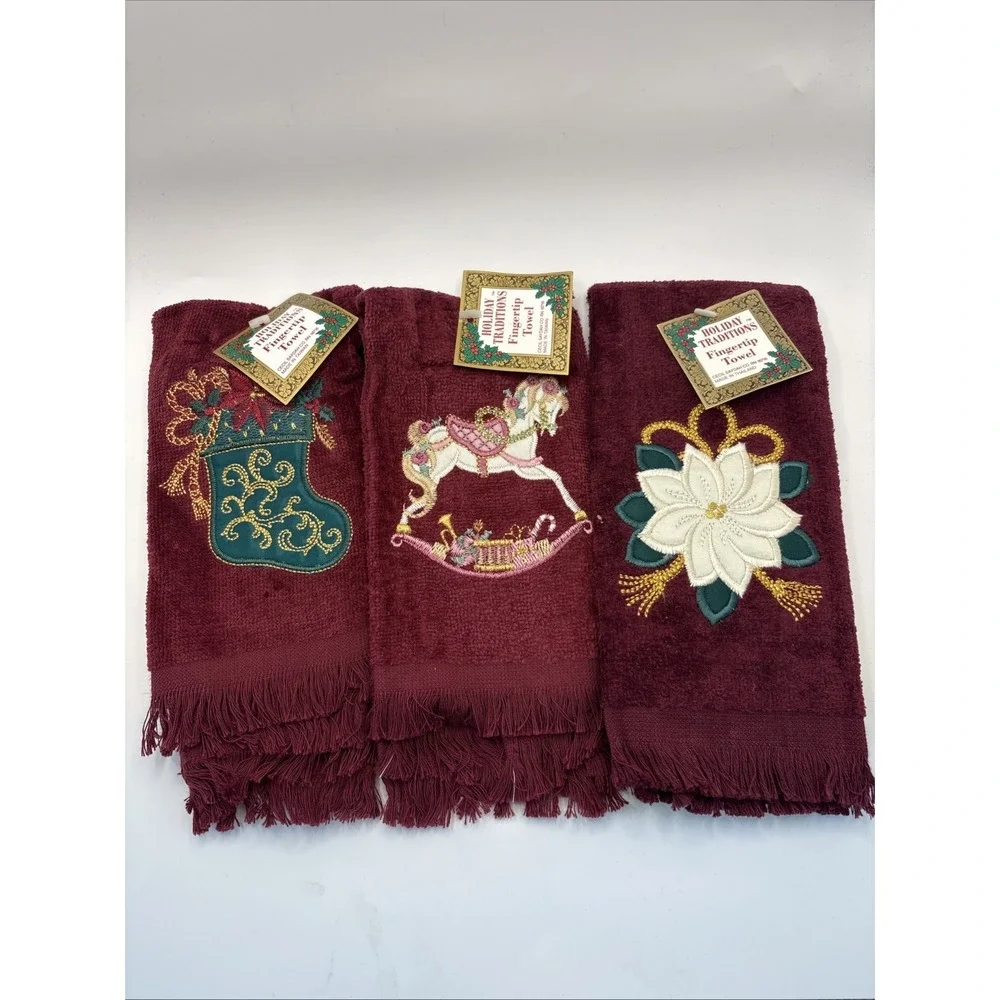 3 Vtg Holiday Traditions Christmas Guest Fingertip Towels Burgundy Fringe NEW‎